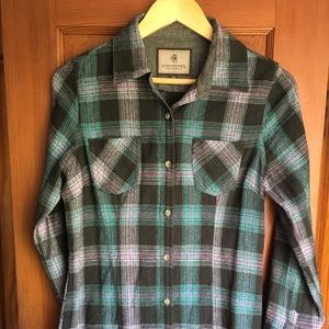 Thick, Legendary Whitetails Small flannel NEW